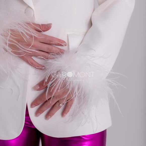 AMAZING MAE Feather Cuff Blazer - Picture 3 of 9